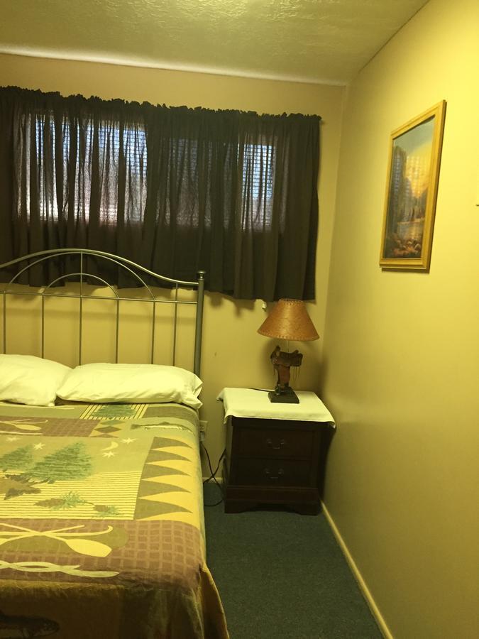 Harrison Inn Duchesne Buitenkant foto